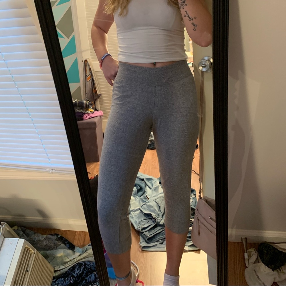 Small Under Armour Capri Sweats